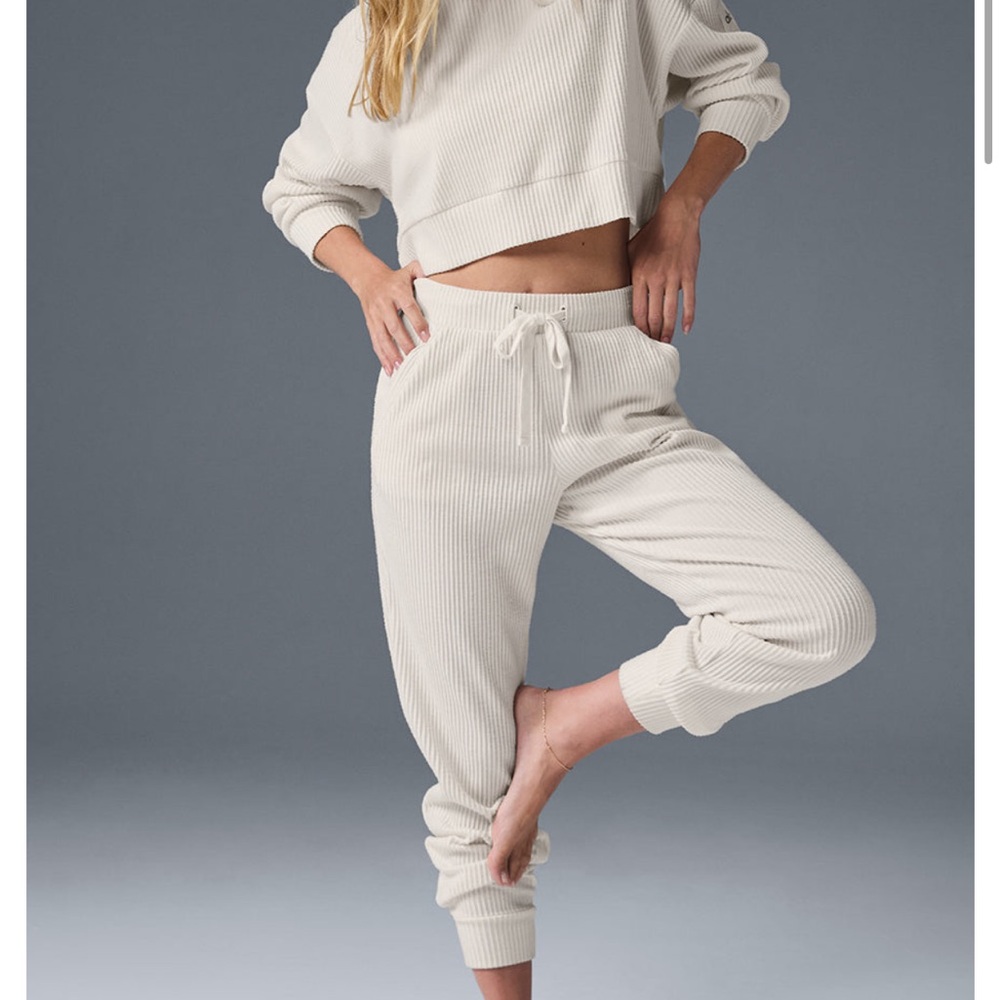 ALO Muse Sweatpant in Ivory
